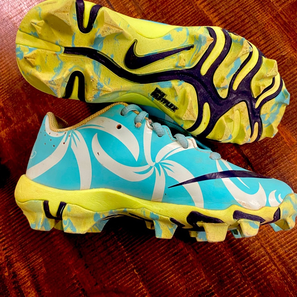 Girls Nike softball cleats